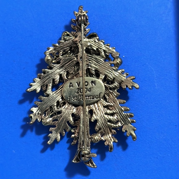 Vintage Avon 2004 First Annual Christmas Tree Brooch Pin Enamel Rhinestones Used - Picture 13 of 13